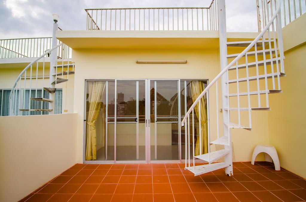 Baan Lao 3 Bedroom Town House Near The Sea Holiday home *