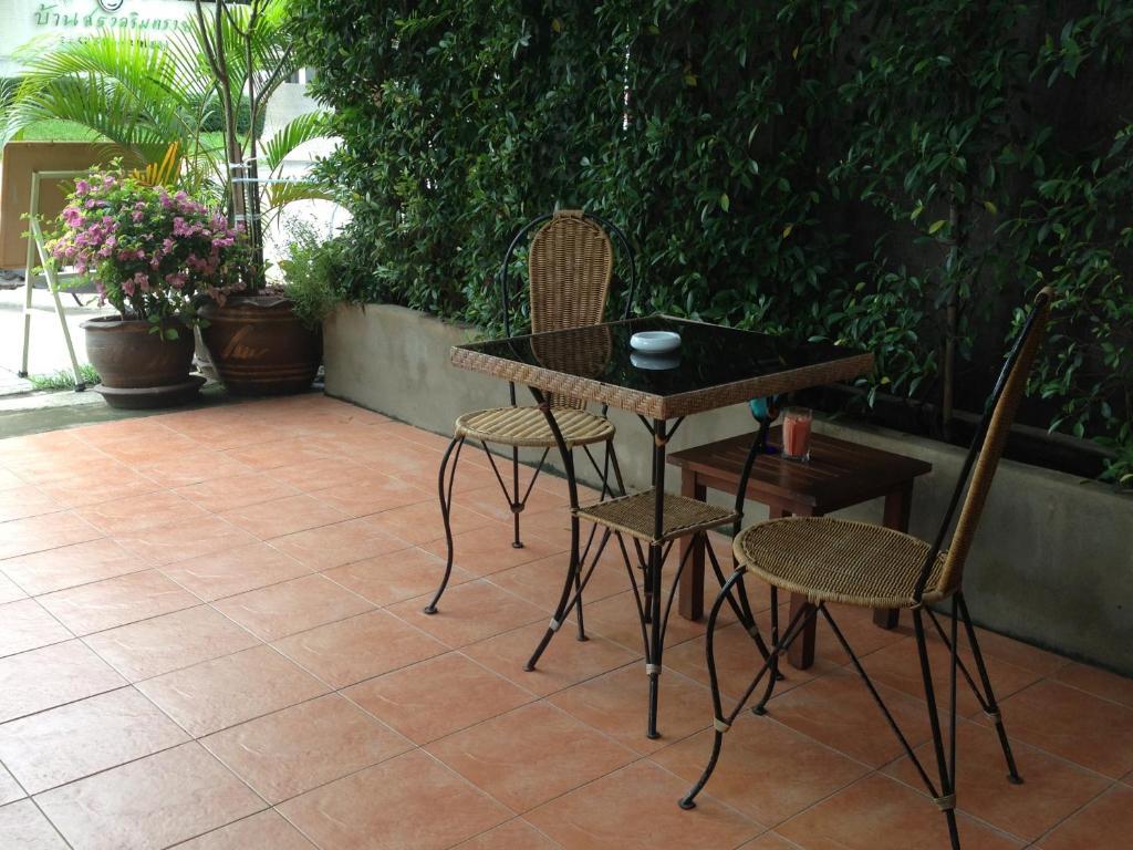 Corner Cafe Bed & Breakfast 2*