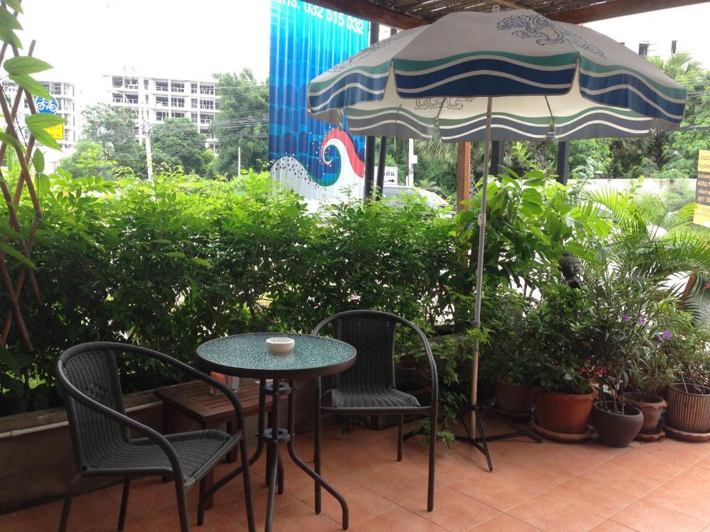 Corner Cafe Bed & Breakfast 2*