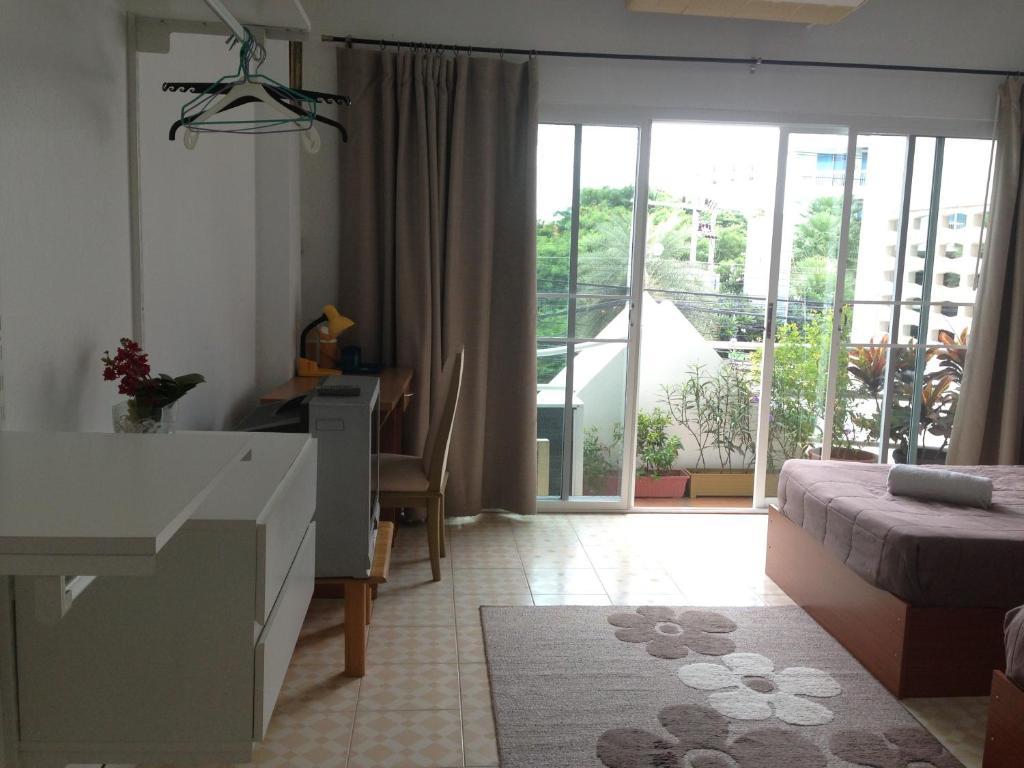 Corner Cafe Bed & Breakfast 2*