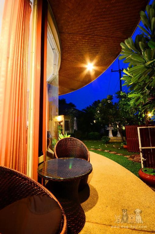 8 Hua Hin