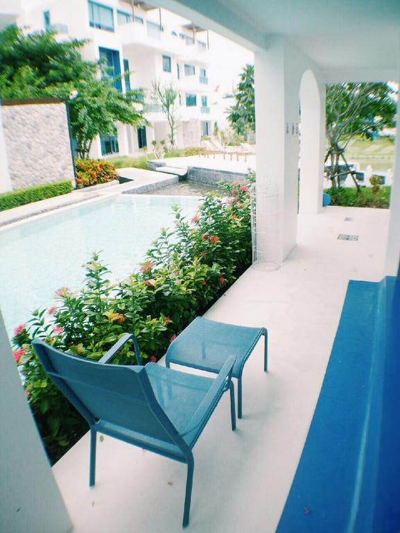The Crest Santora Beach Front Apartment *
