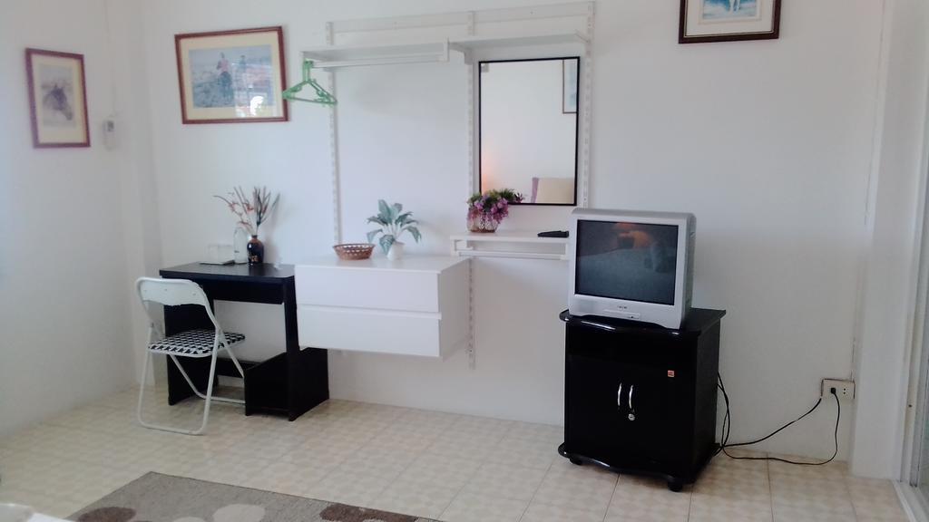 Bed & Breakfast Corner Cafe 2*