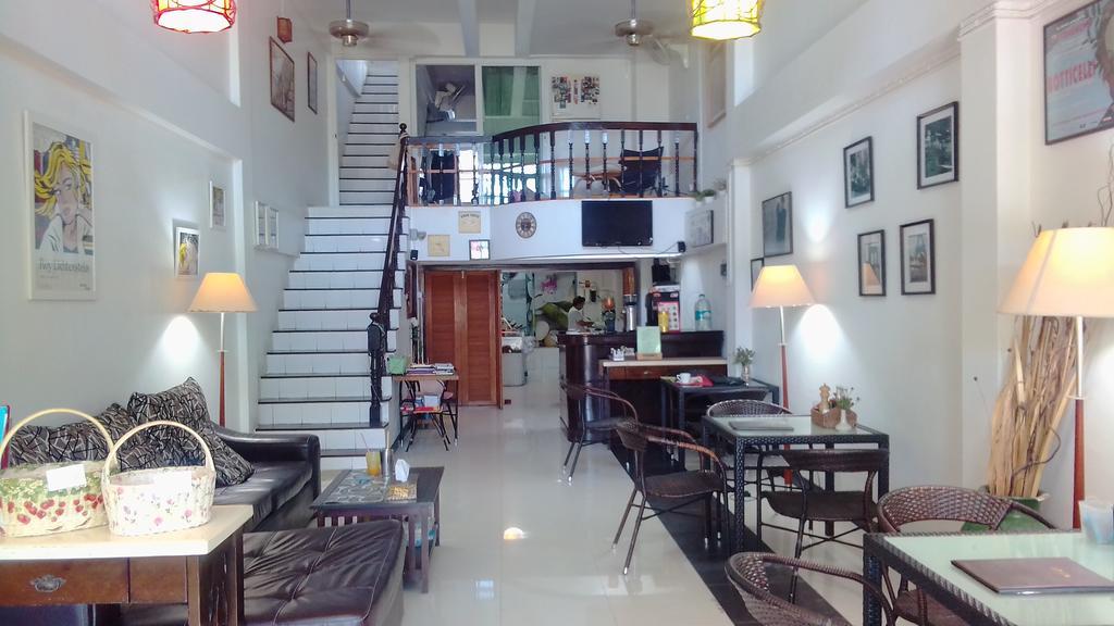 Corner Cafe Bed & Breakfast 2*