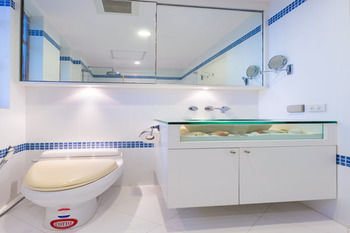 Baan Lonsai Beachfront Condominium Hotel Hua Hin
