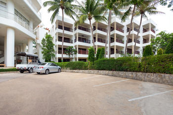 Hotel Baan Lonsai Beachfront Condominium 3*