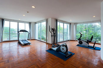 Hotel Baan Lonsai Beachfront Condominium
