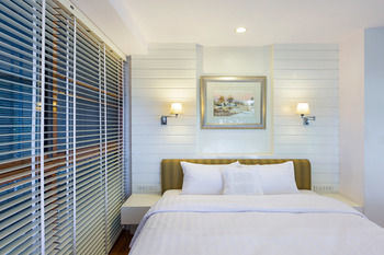 Baan Lonsai Beachfront Condominium Hotel