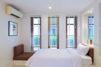 Baan Lonsai Beachfront Condominium