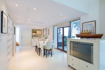 Hotel Baan Lonsai Beachfront Condominium 3*