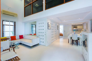Hotel Baan Lonsai Beachfront Condominium