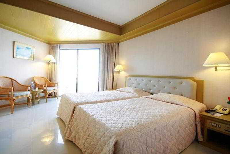 City Beach Resort 3*