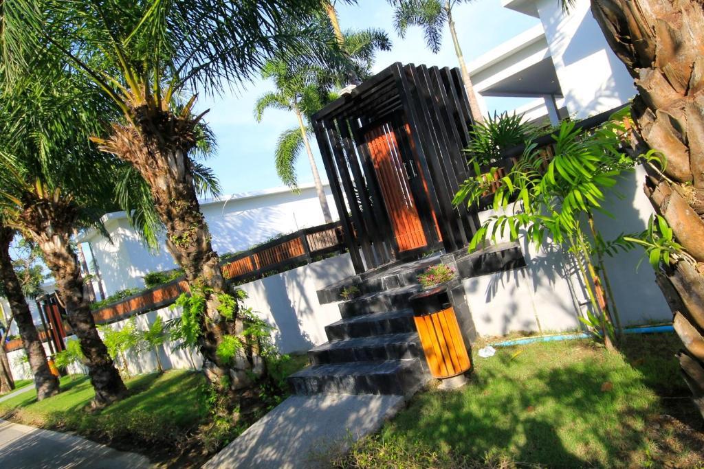 Lotus & Tempat peranginan 4*