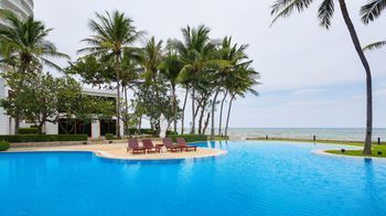 Hotel Baan Lonsai Beachfront Condominium