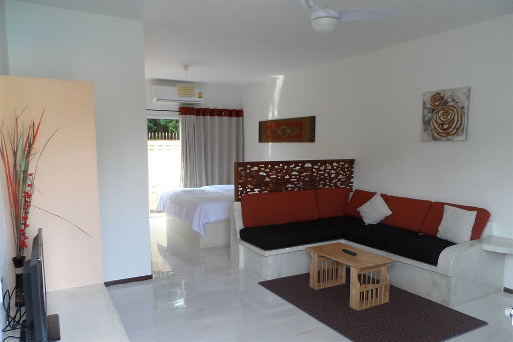 Baan Sabaaidee - Adult Friendly Hotel