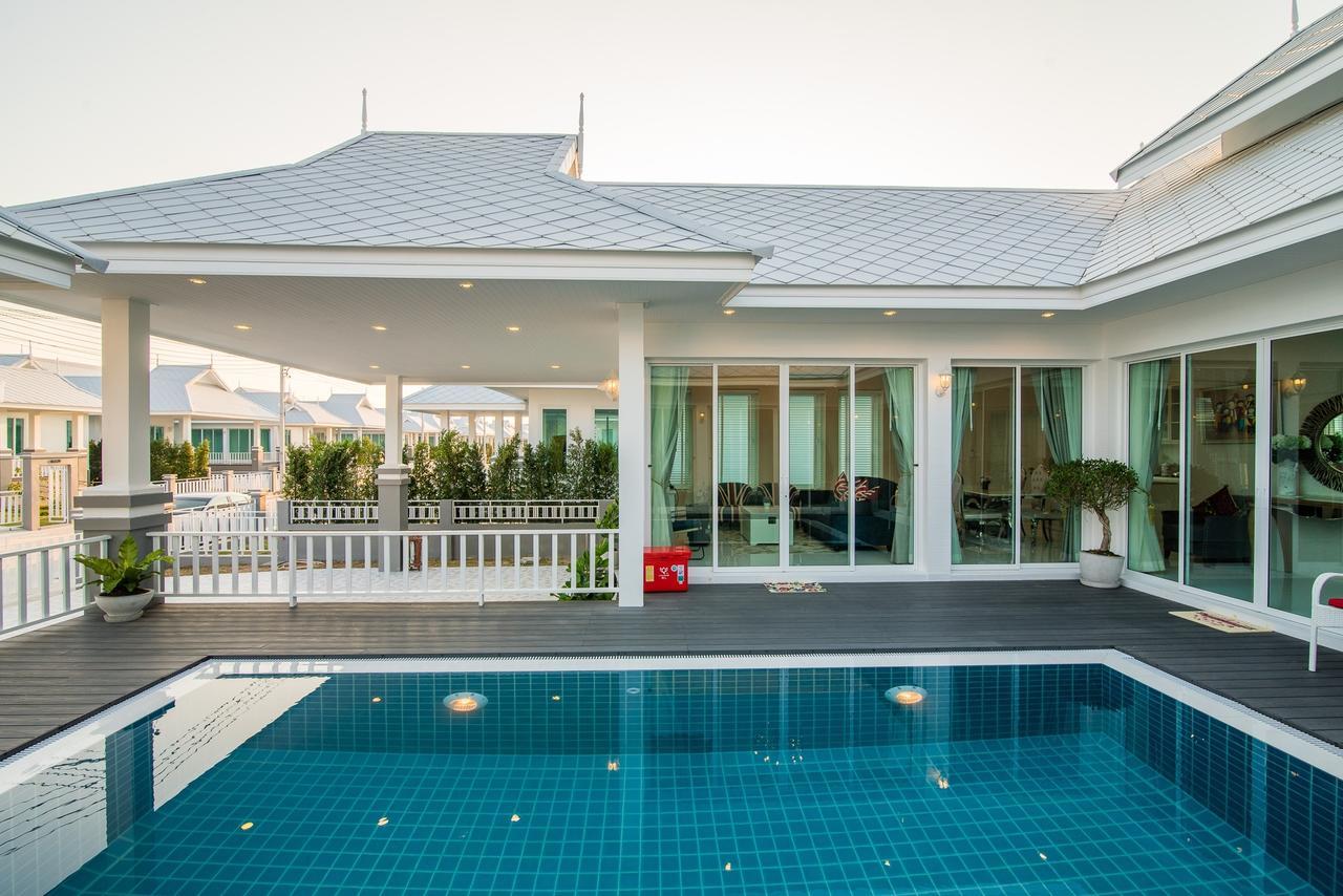 Baan Suk Jung *