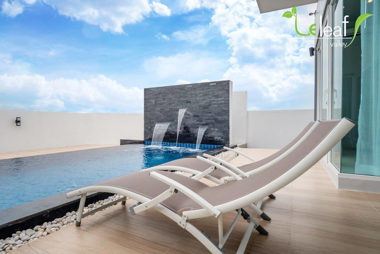 Le Leaf Pool 18