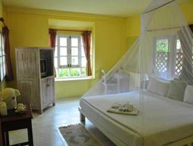 Baan Rajdamnern Resort
