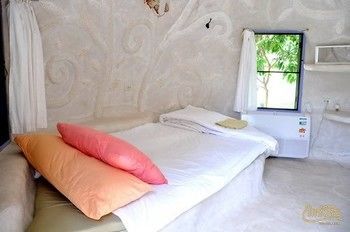 Naidee Sculptured Huts Hotel Hua Hin