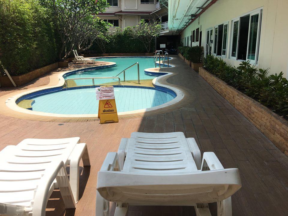 Baanklang By Petch Apartment *