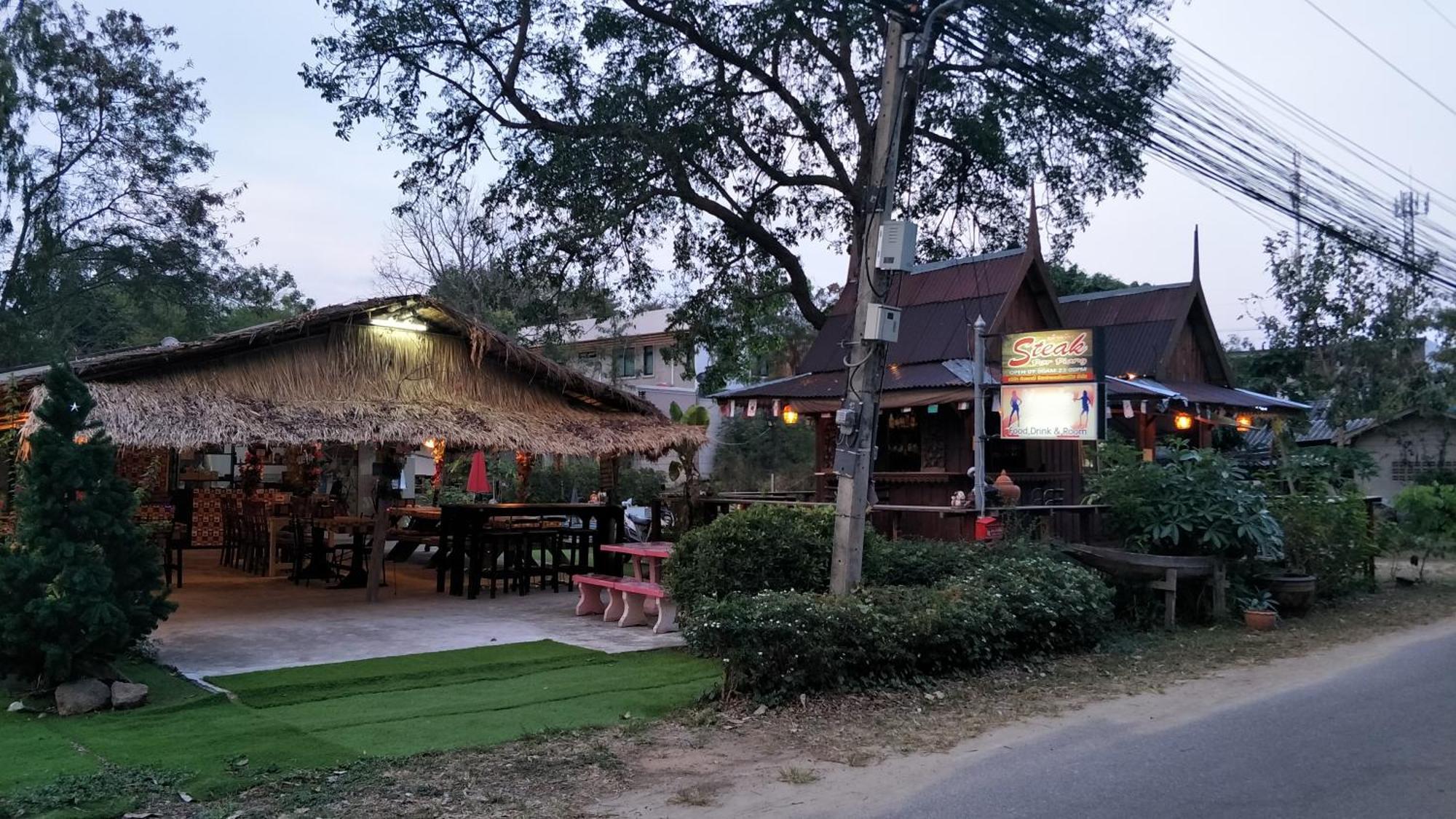 Nhà nghỉ Tropical Hill Pool *