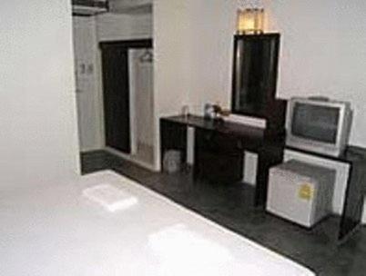 Sand Inn Hotel *