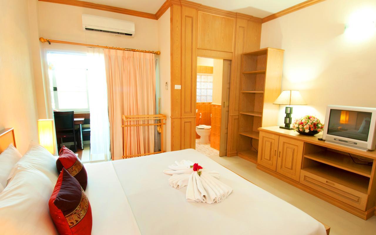 Condotel & Taweeporn 3*