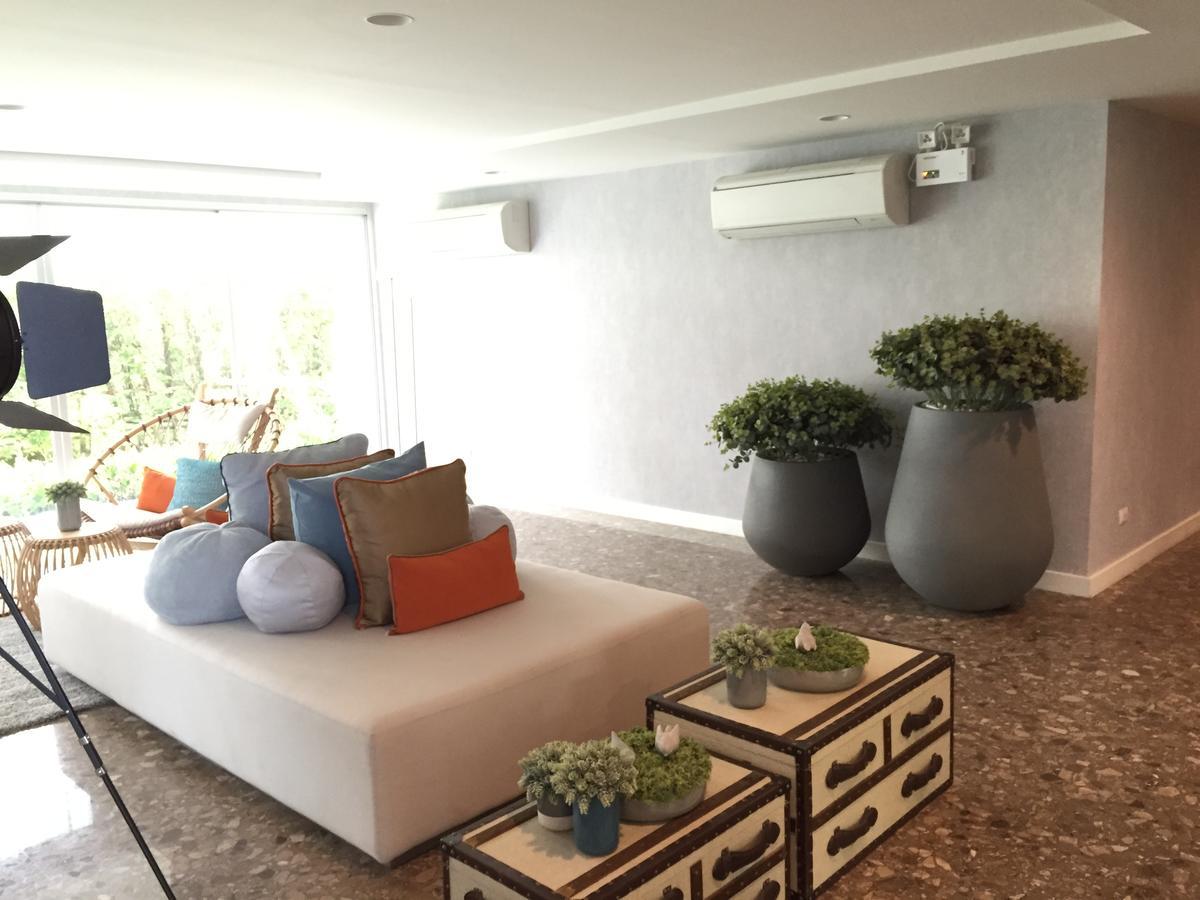 Budget 2 Bedrooms In Apartment *