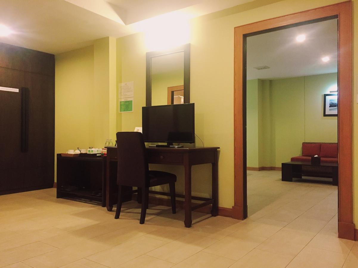 Hotel White