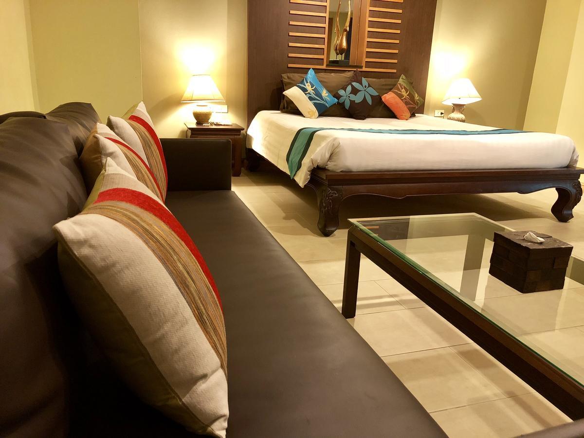 Hotel White