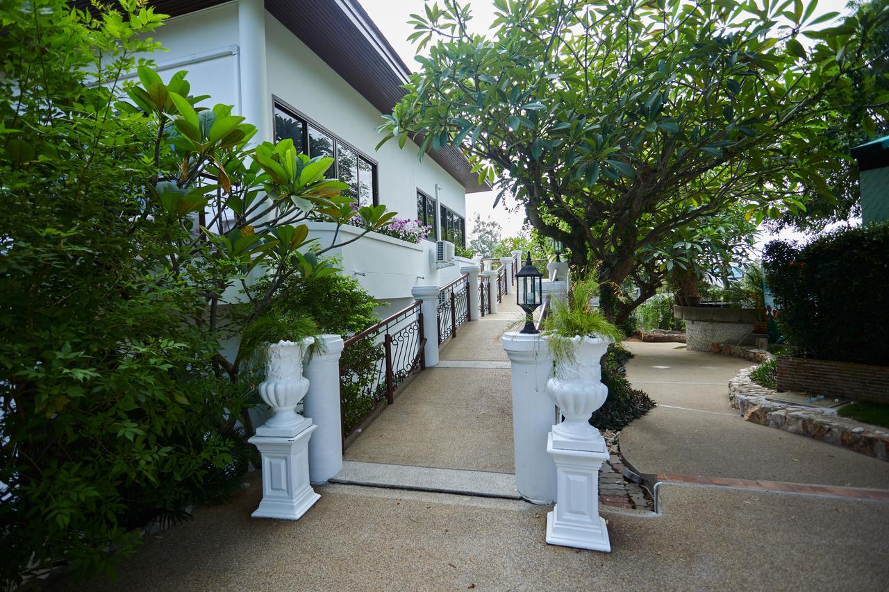 The Sun House 3*