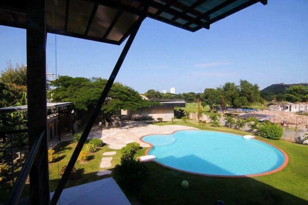 Hotel Naidee Sculptured Huts 2*