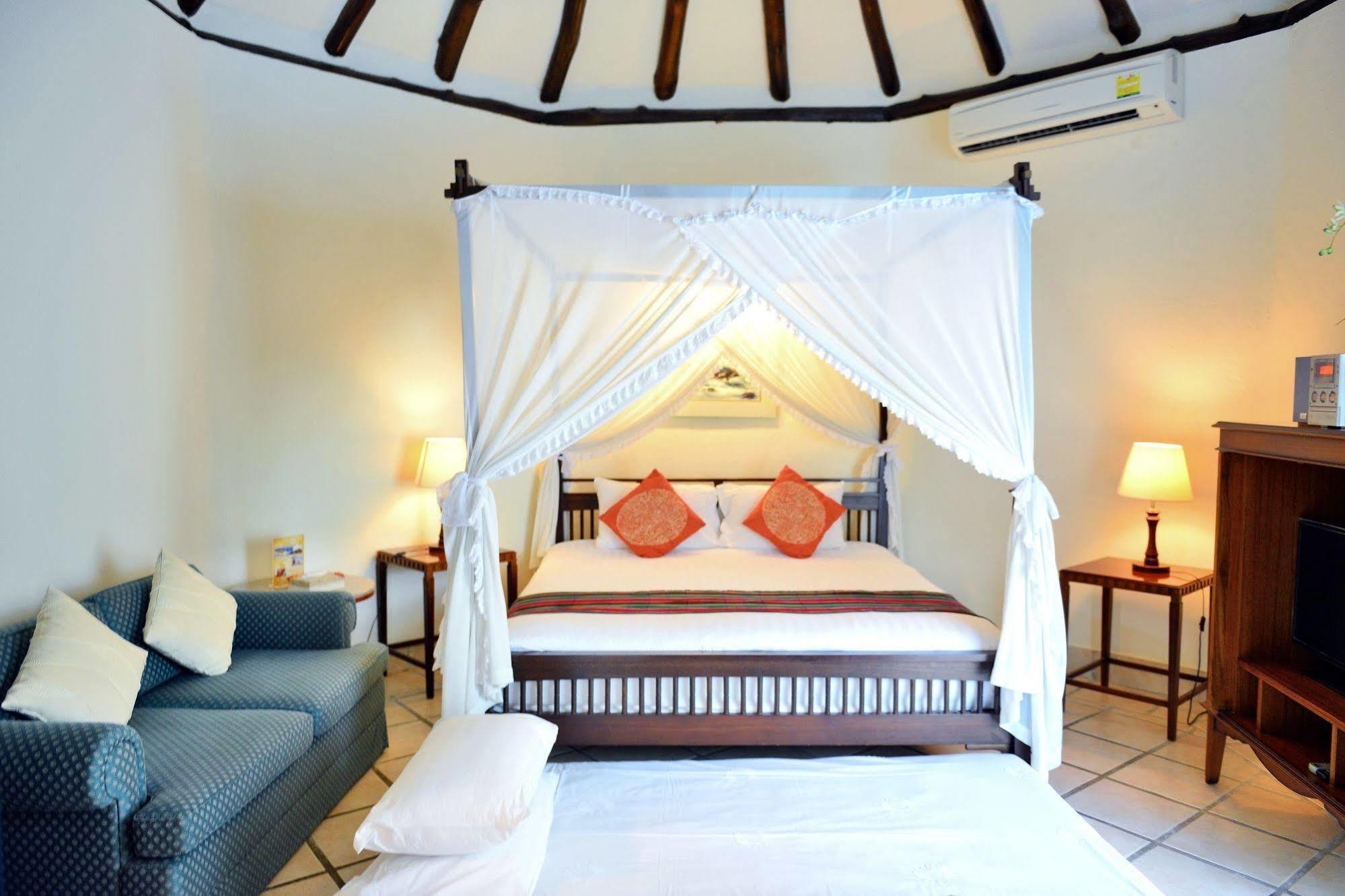 Davinia Hua Hin