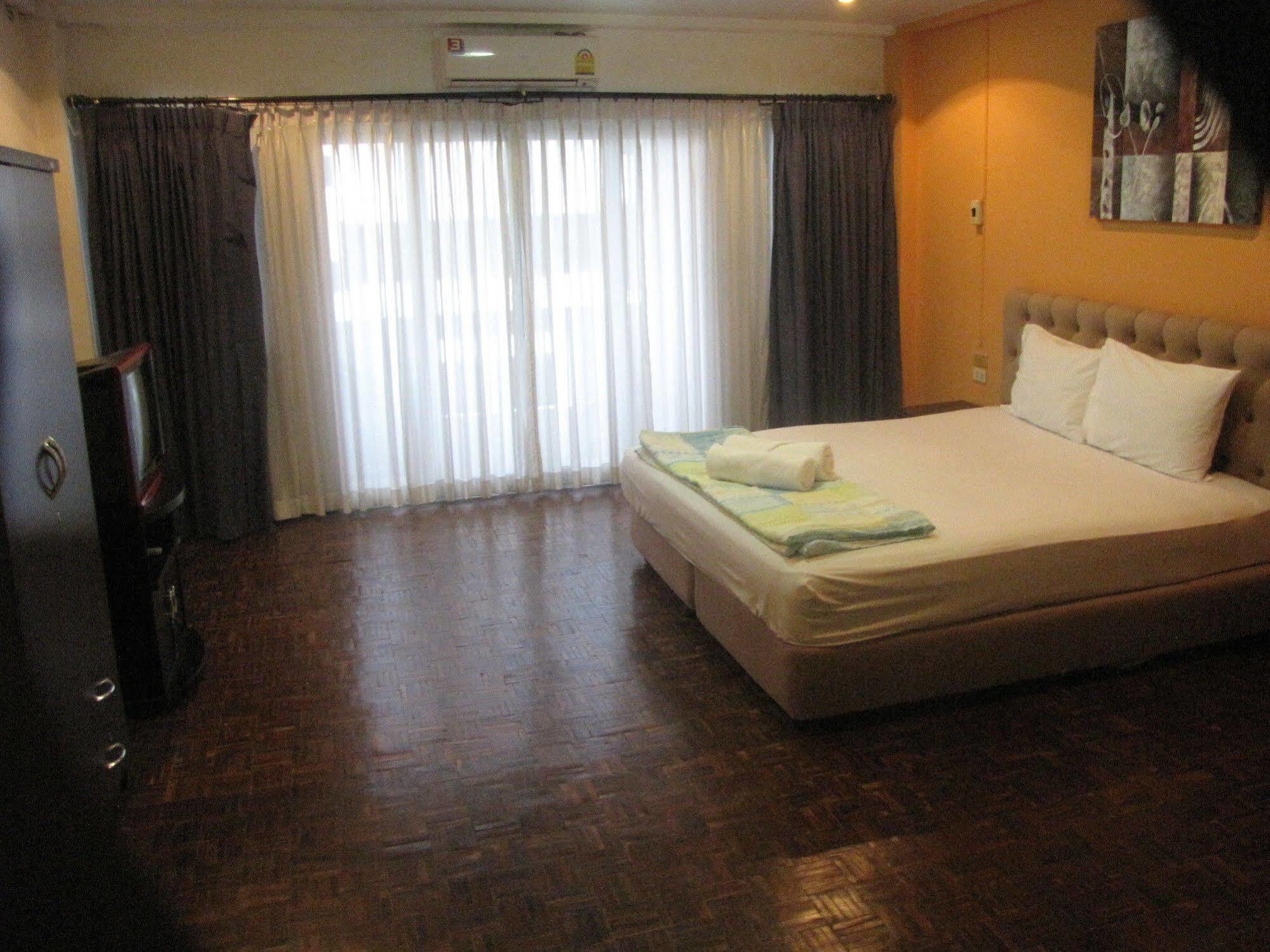 Hotel Restaurant & Say Cheese Hua Hin