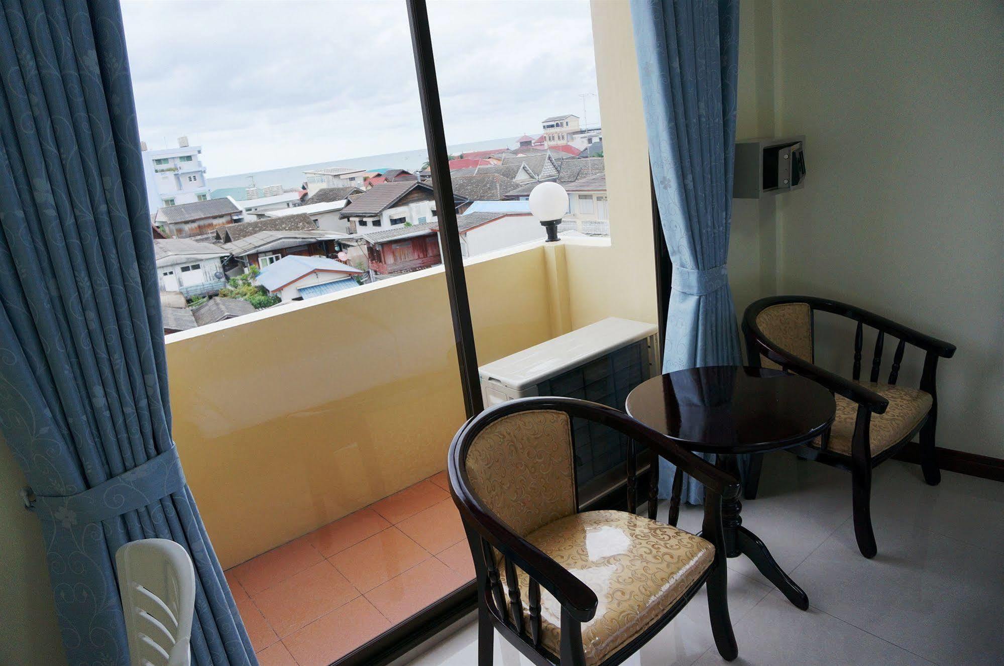 Baan Taweesuk Guest house