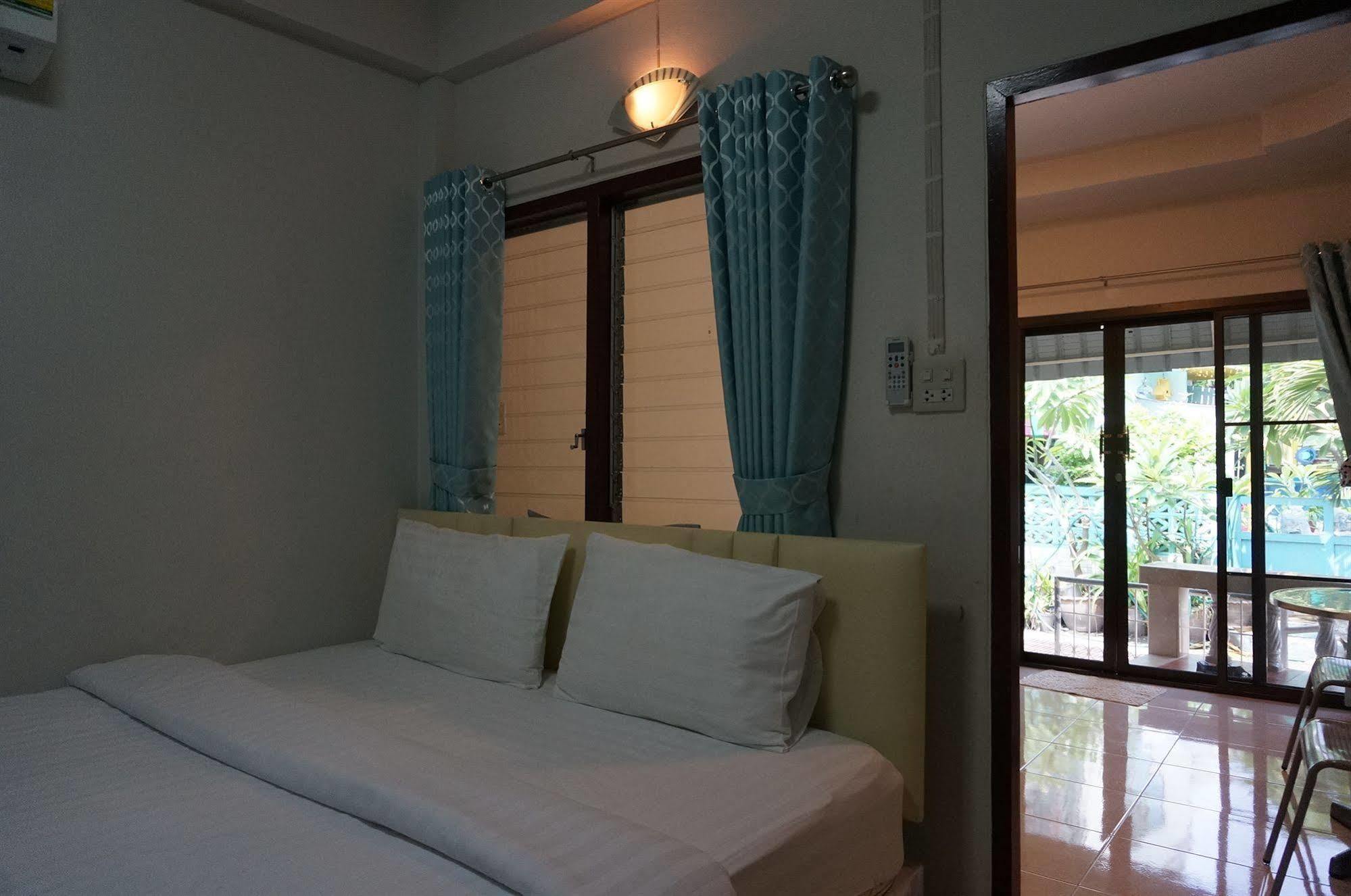 Guest house Baan Taweesuk 2*