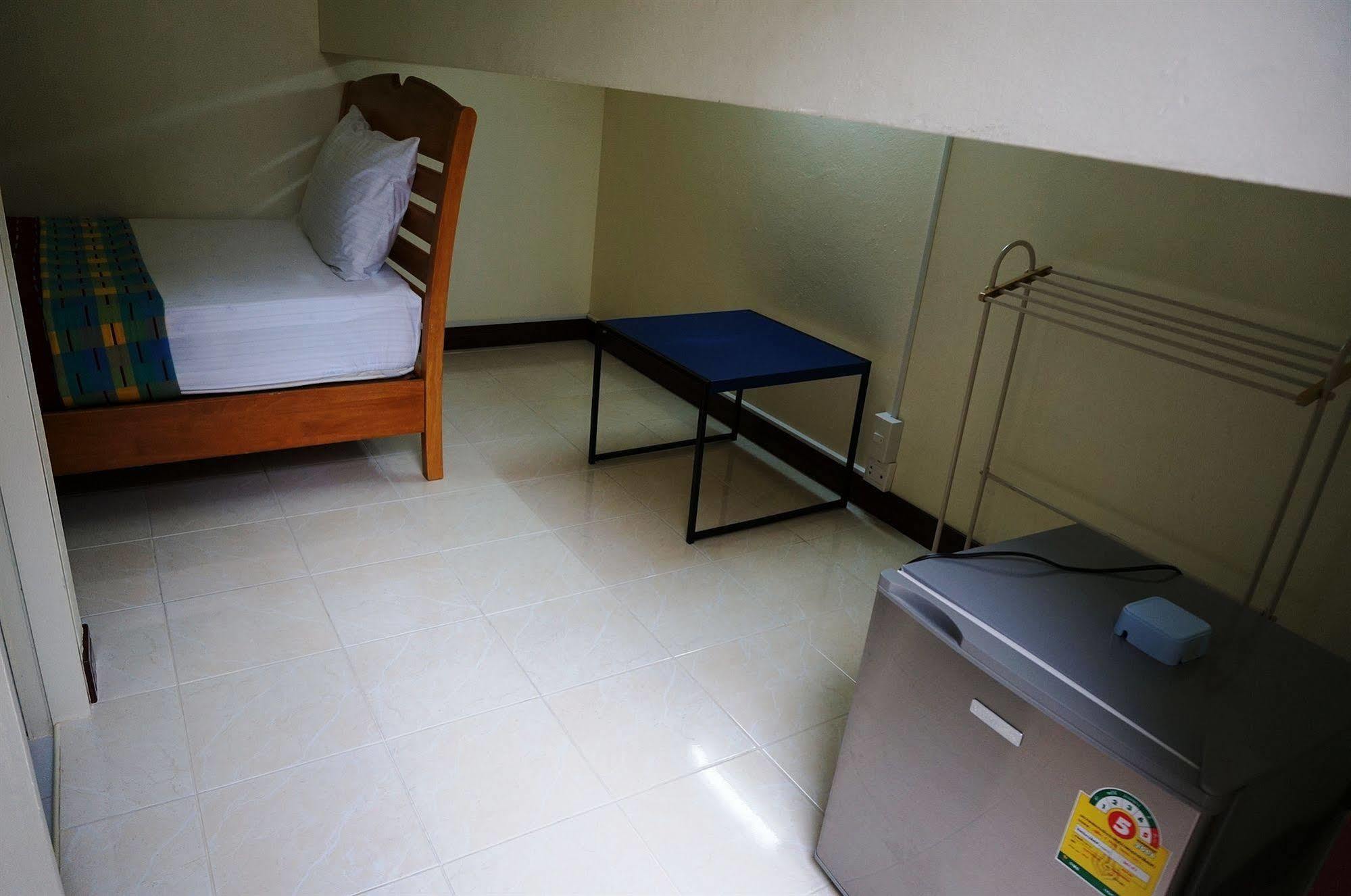 Guest house Baan Taweesuk 2*
