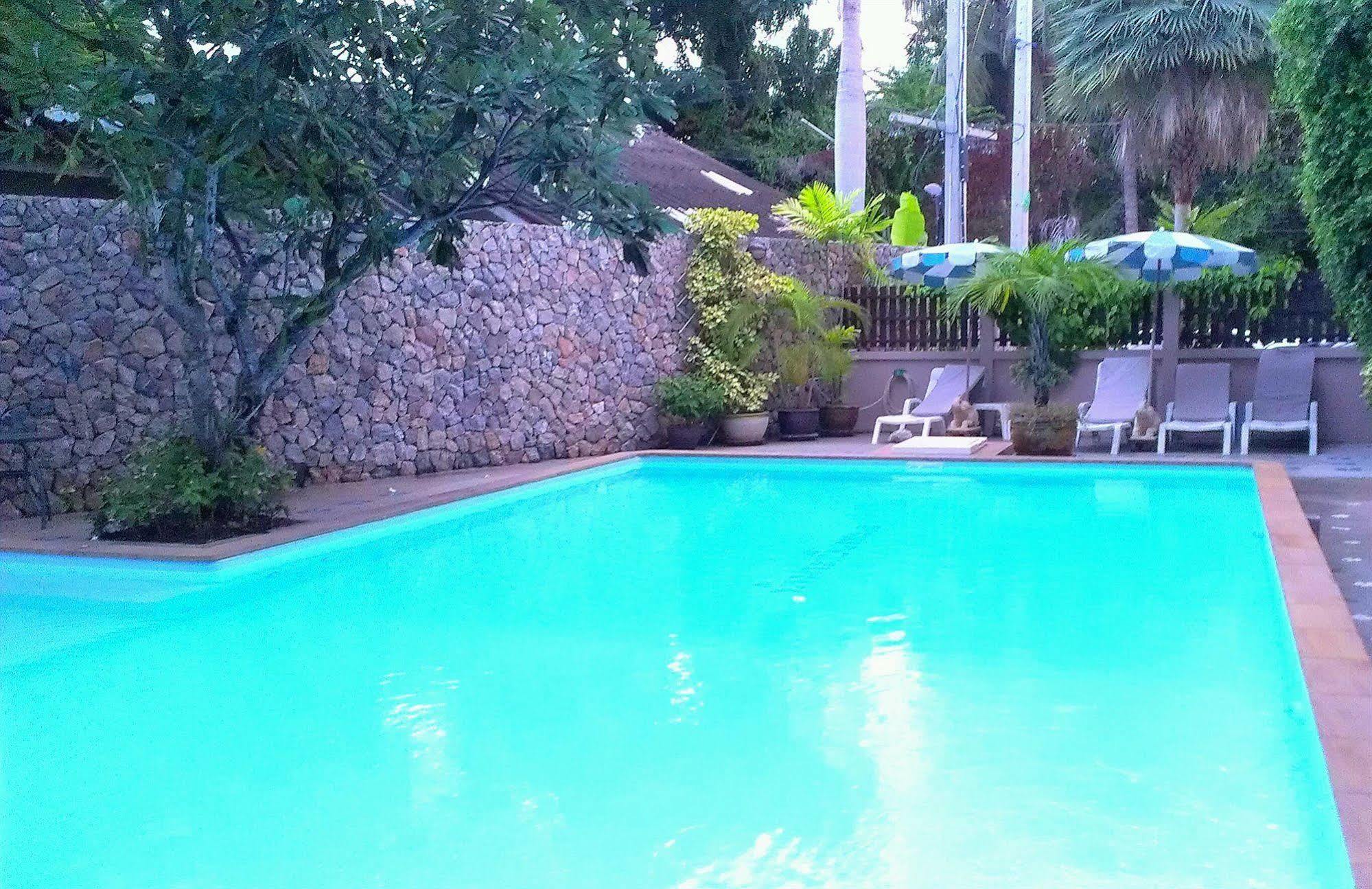 Baan Rabiang Talay Hotel 3*