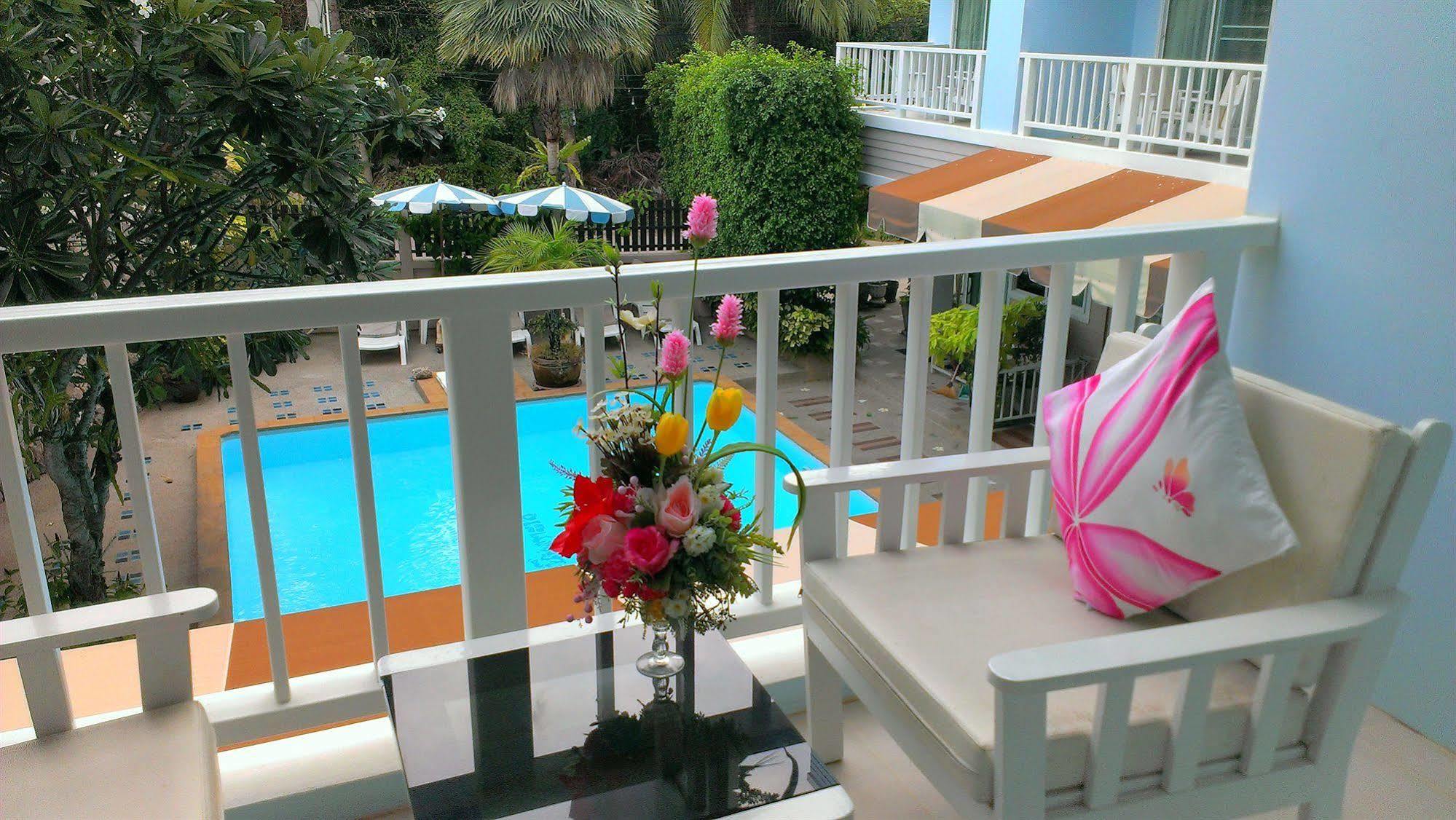 Hotel Baan Rabiang Talay 3*