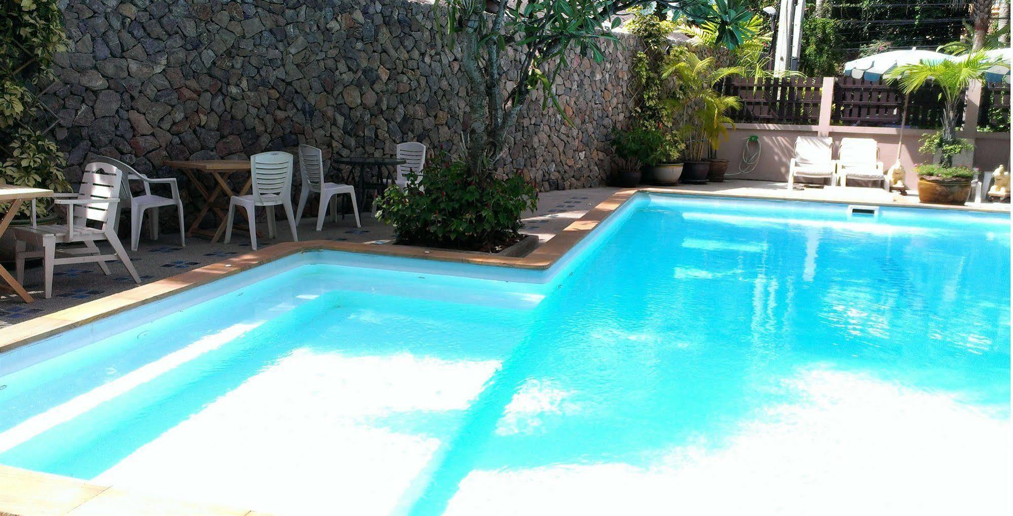 Hotel Baan Rabiang Talay 3*