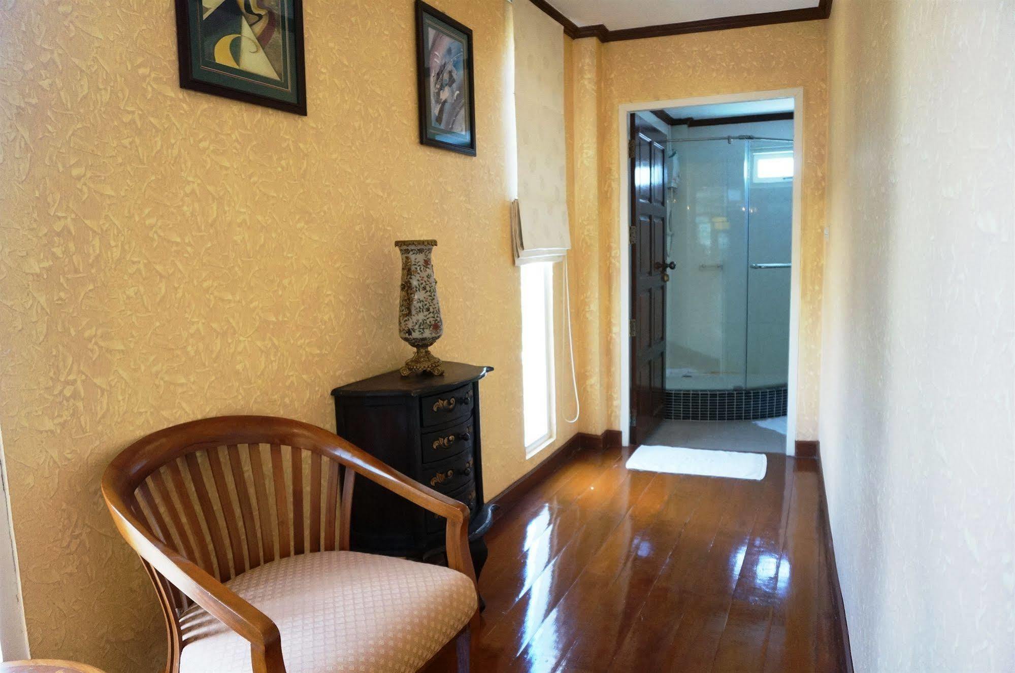 Khách sạn White - Sha Certified Hua Hin