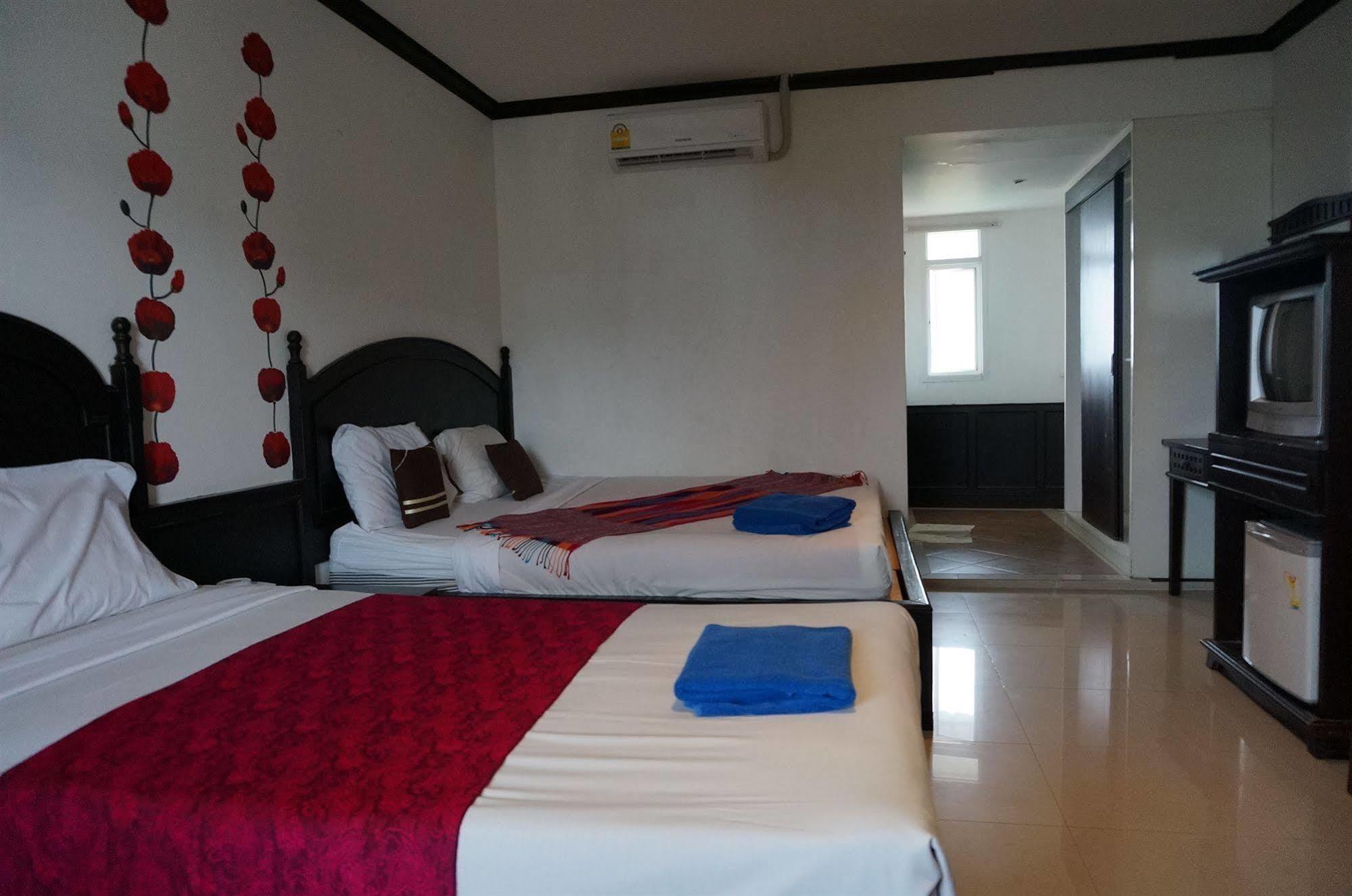 Sand Inn Hotel Hostel *