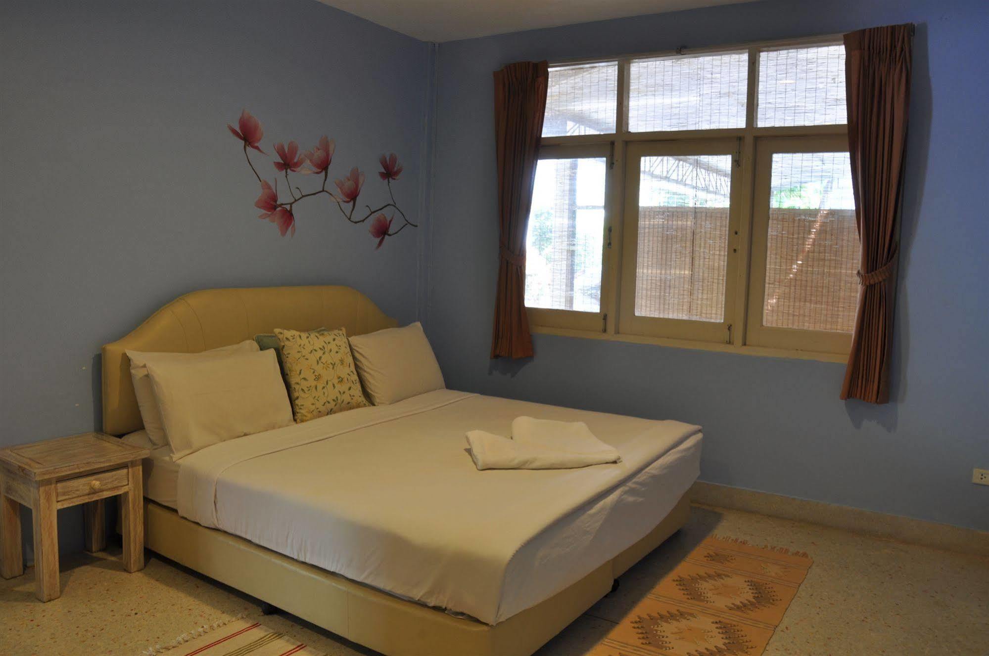 Baan Rajdamnern Resort