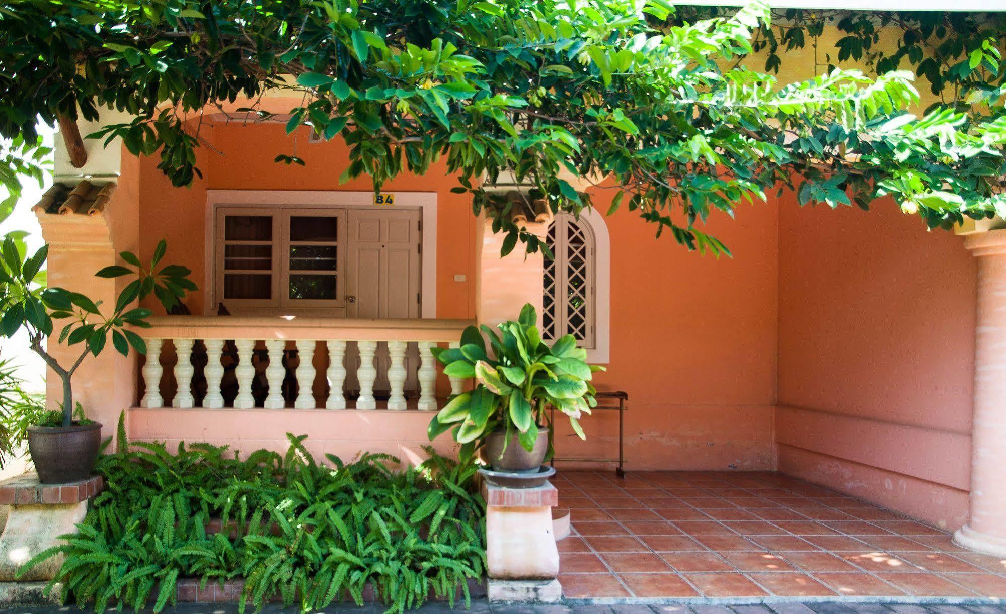 Baan Rajdamnern Resort 3*