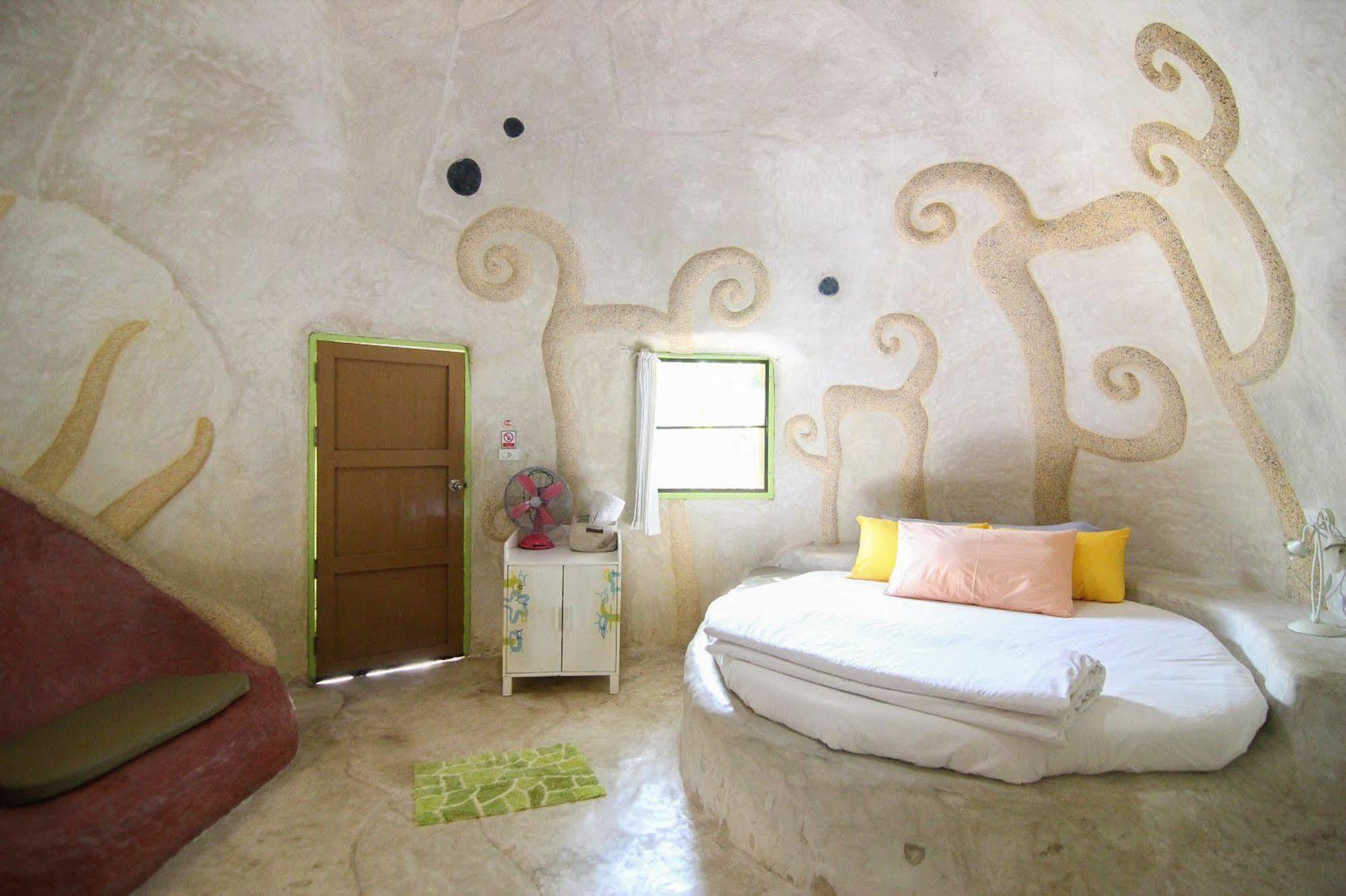 Naidee Sculptured Huts Hotel 2*