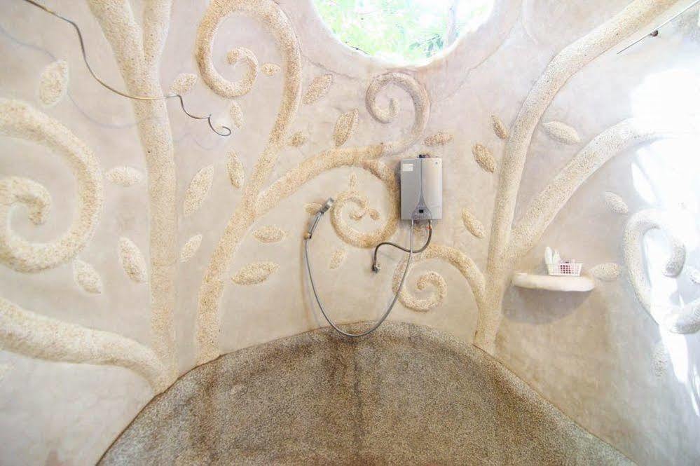 Naidee Sculptured Huts 2*
