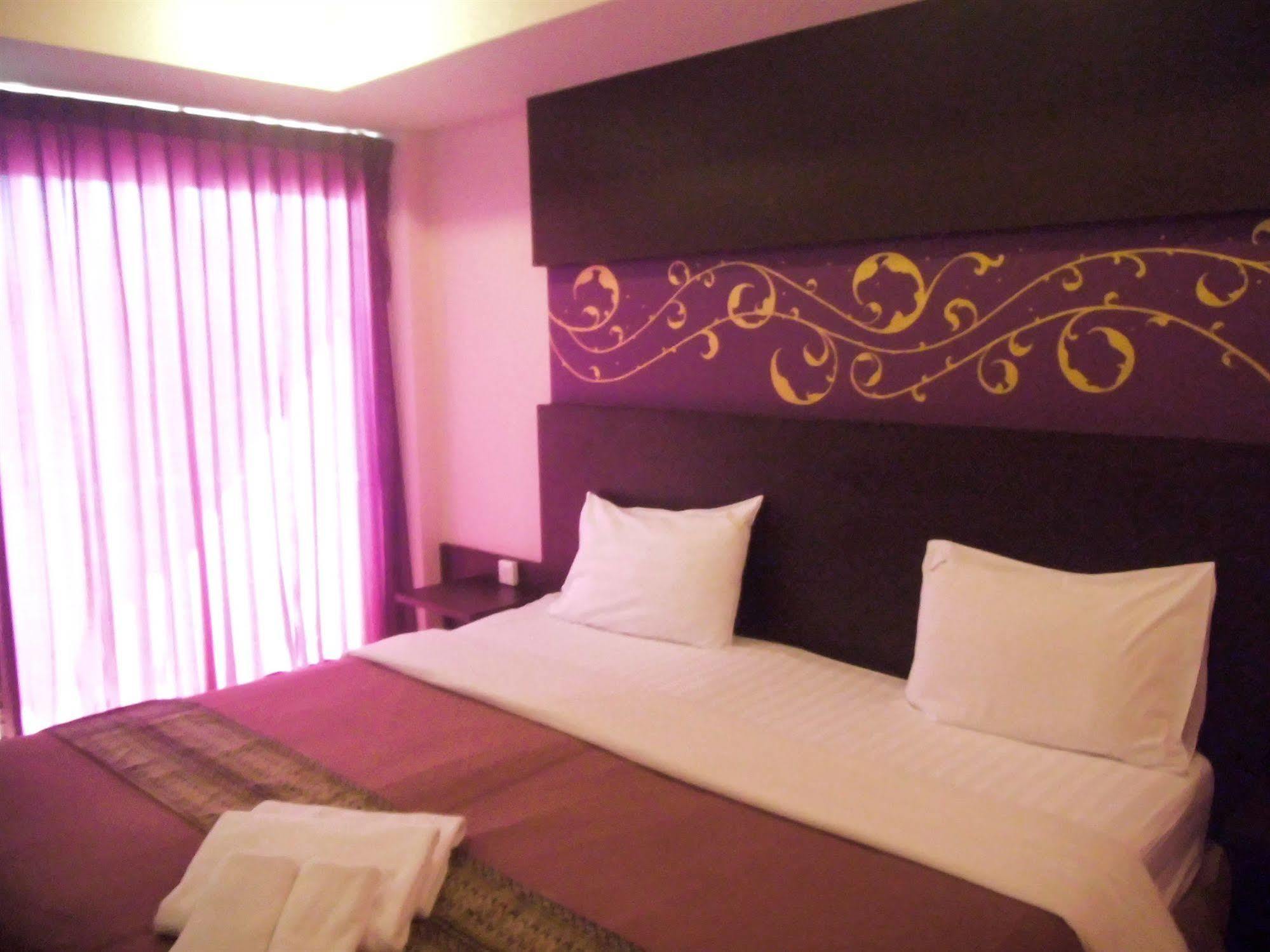 Hotel Baan Chalelarn 3*