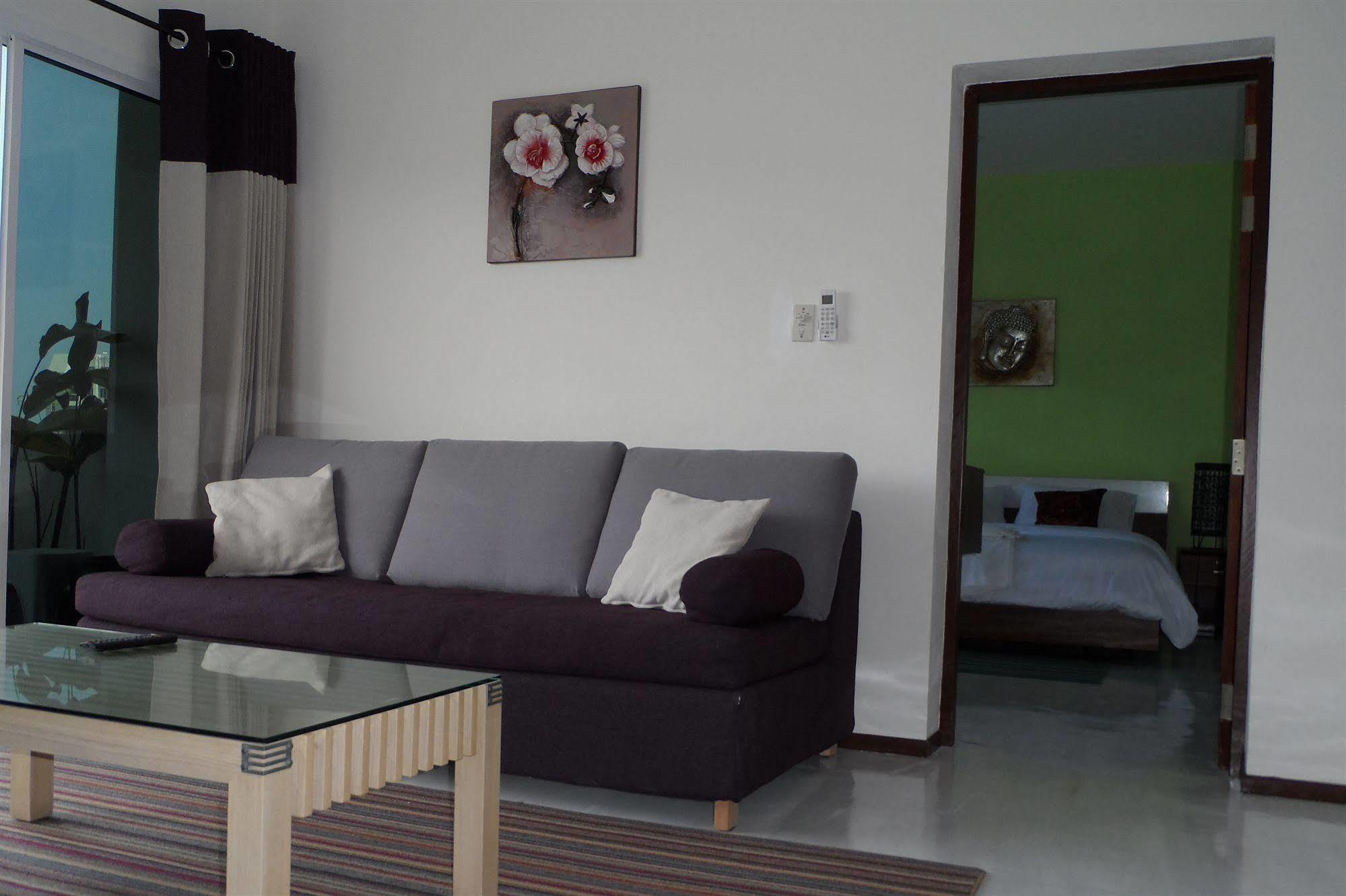 Baan Sabaaidee - Adult Friendly Hotel HHQ