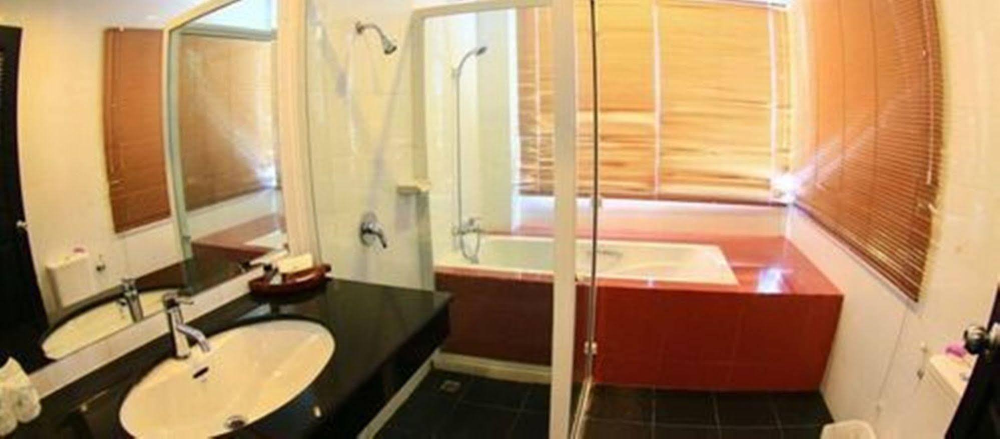 Tanawit & Hotel