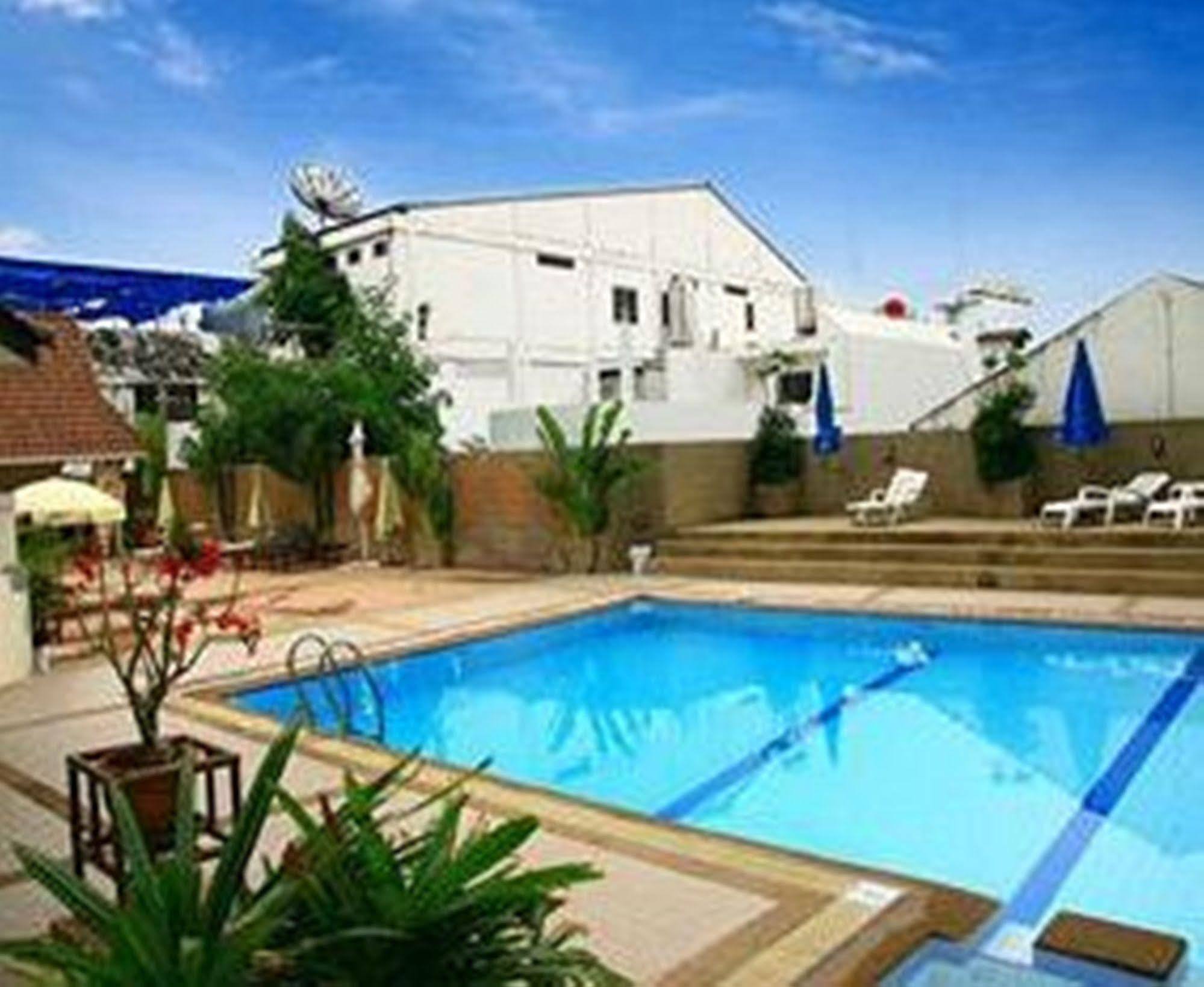 Tanawit & Hotel